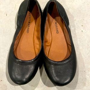Lucky brand flats size 7 run very small- fit like 6-6.5